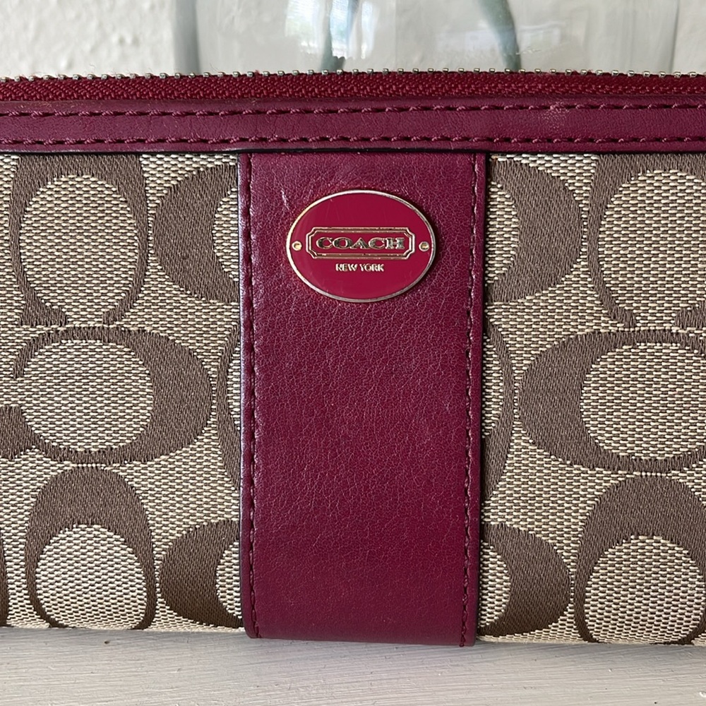 EUC Coach Wallet - Picture 3 of 4